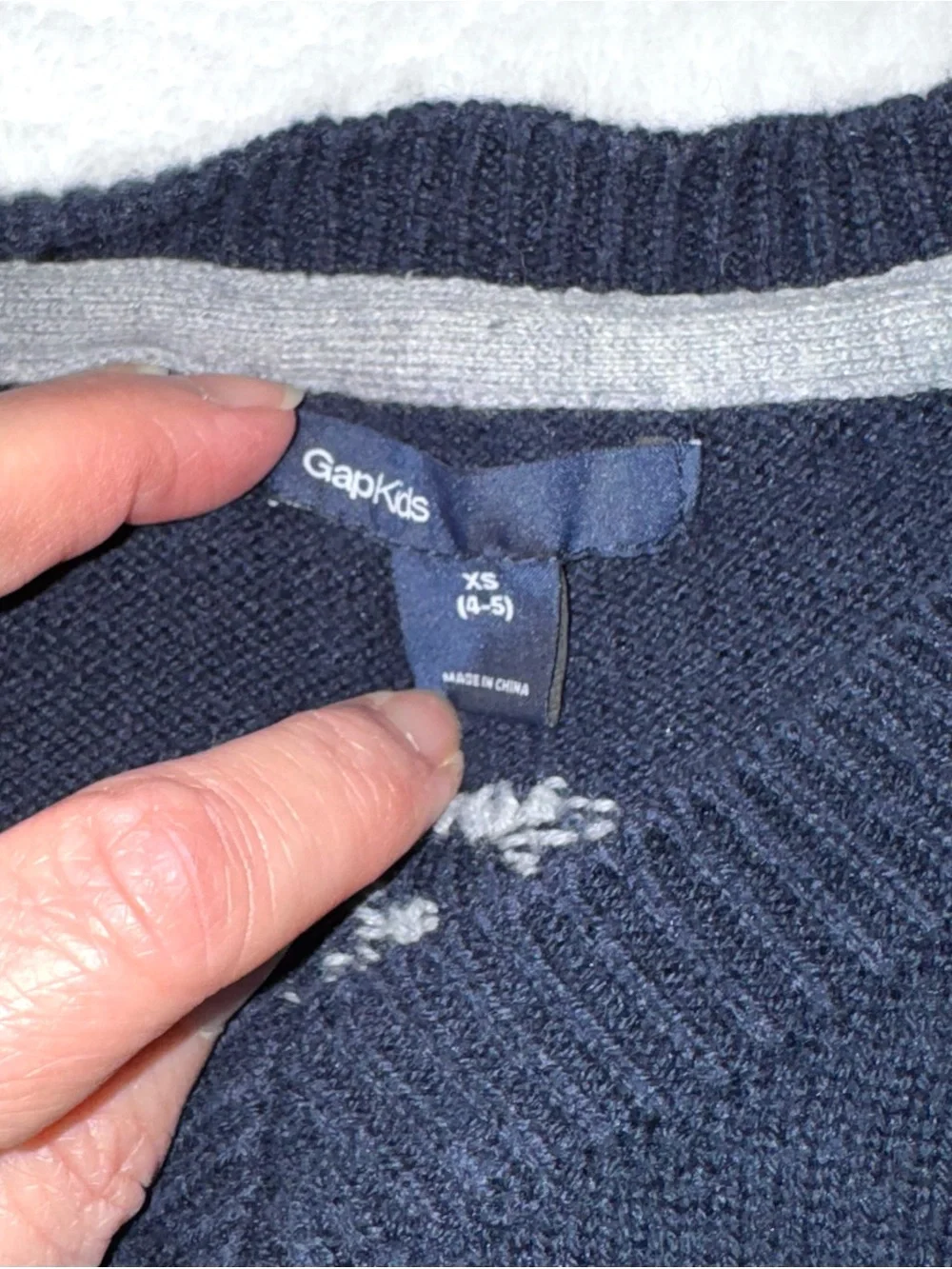 Boys GAP Navy V-Neck Sweater with Gray Skull Pattern XS (4/5)